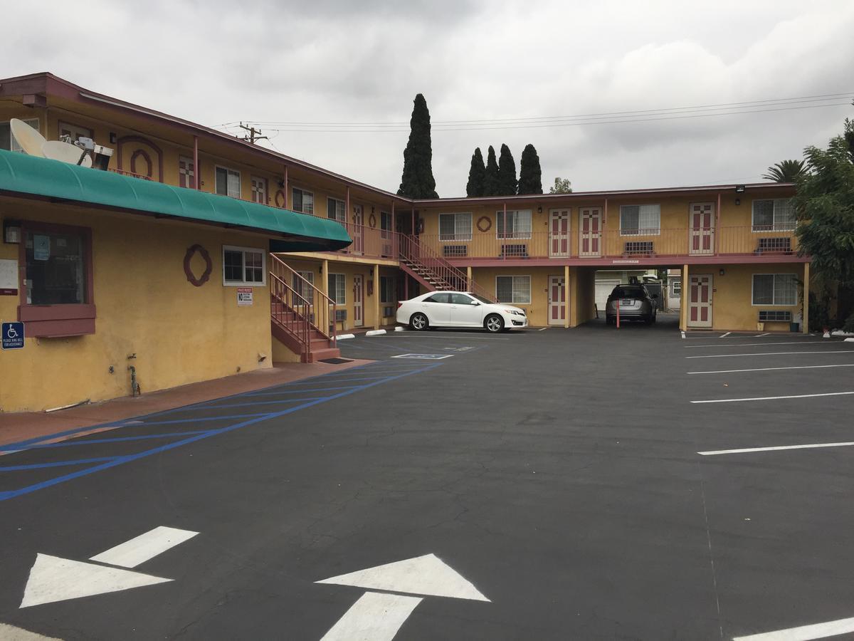 Super 7 Motel Anaheim Buitenkant foto